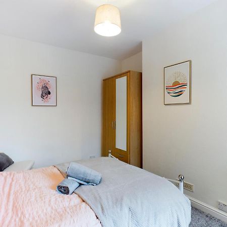 Cheerful 3 Bedroom Home With Free Parking And Wifi Chester Exterior photo