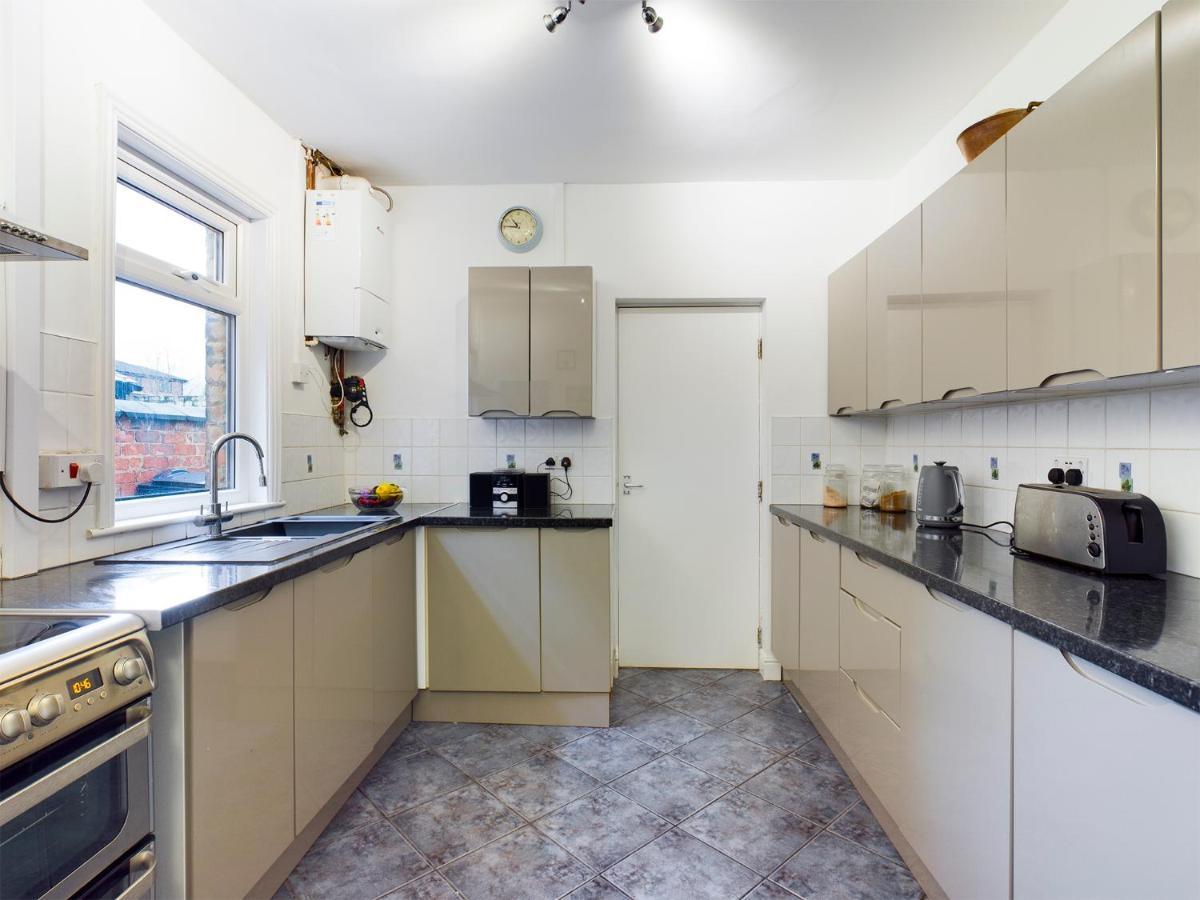 Cheerful 3 Bedroom Home With Free Parking And Wifi Chester Exterior photo