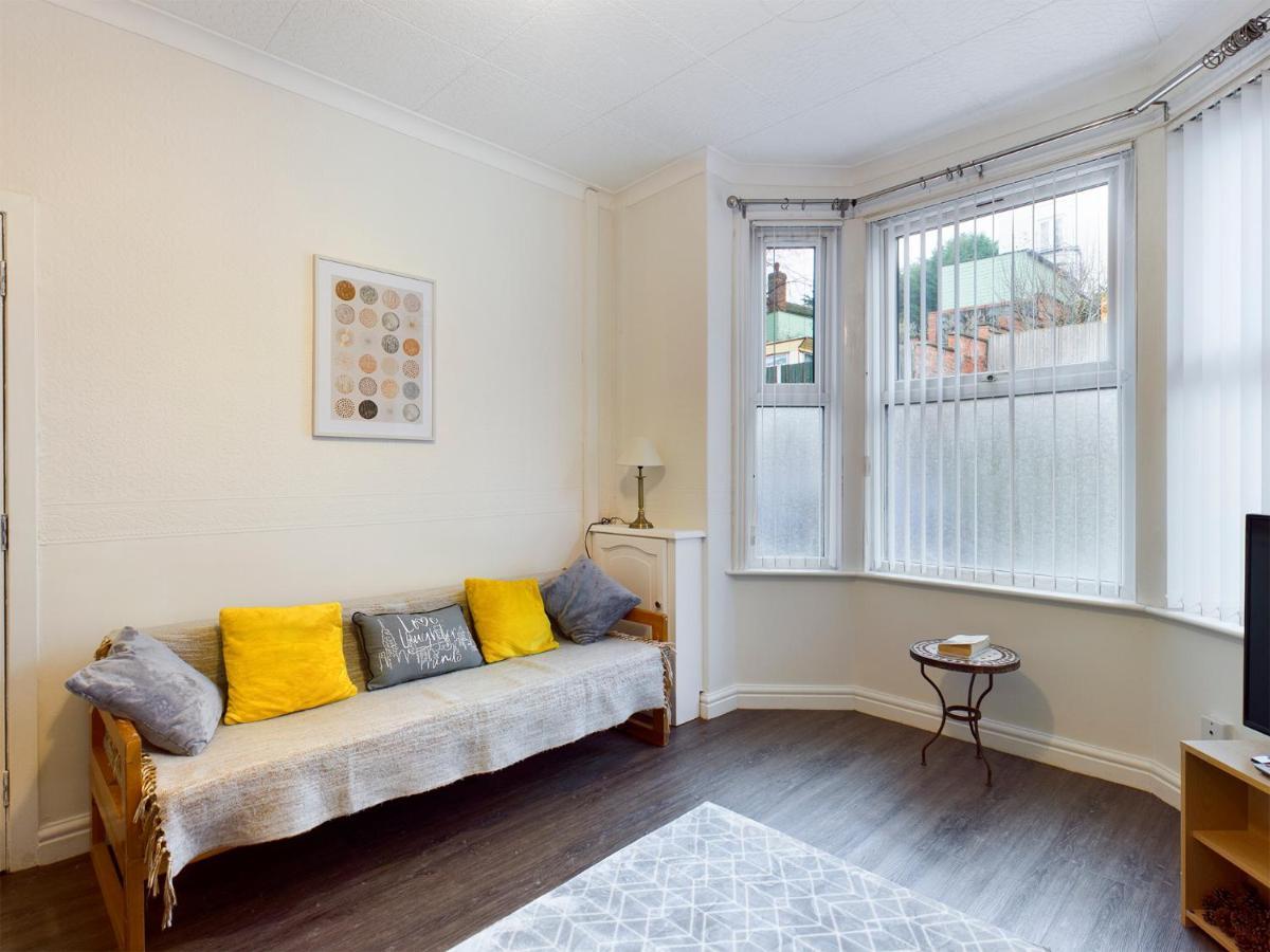 Cheerful 3 Bedroom Home With Free Parking And Wifi Chester Exterior photo