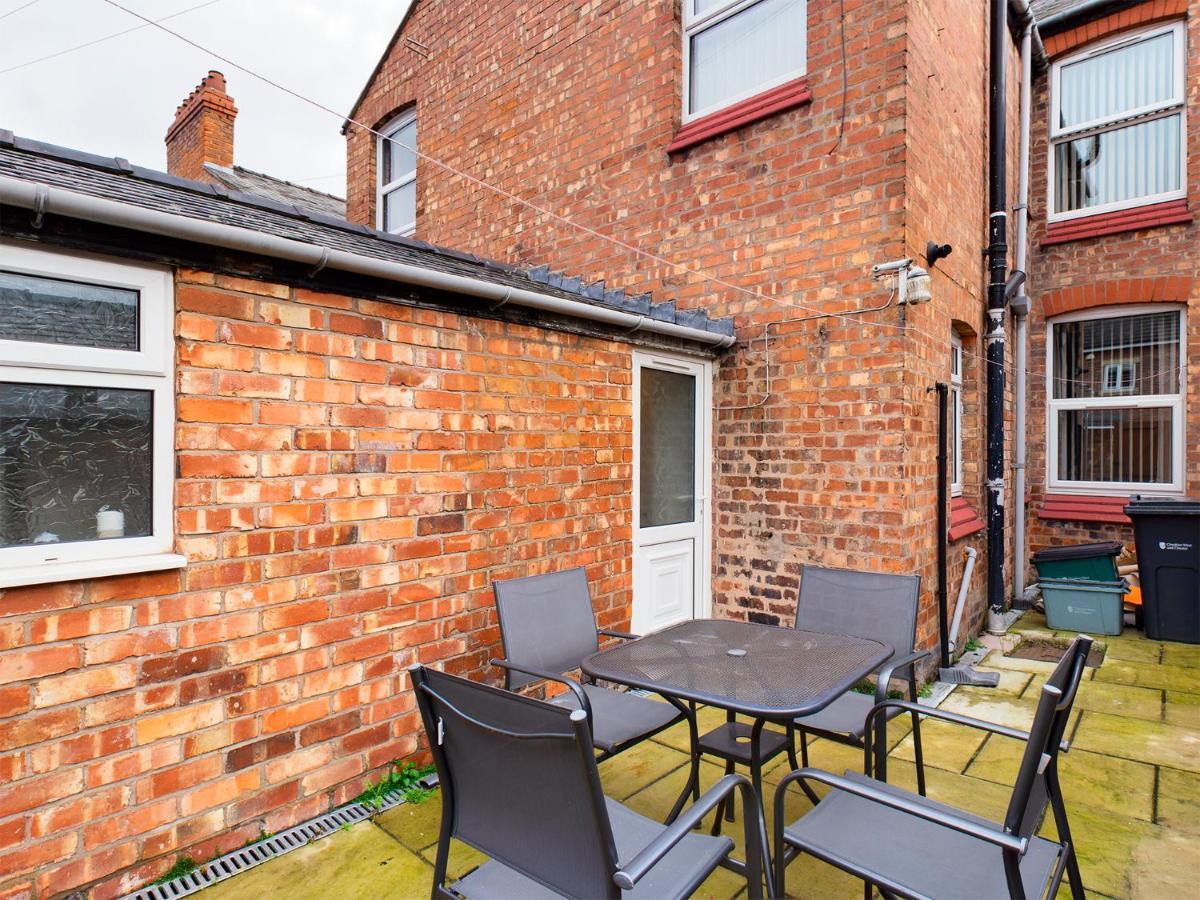 Cheerful 3 Bedroom Home With Free Parking And Wifi Chester Exterior photo