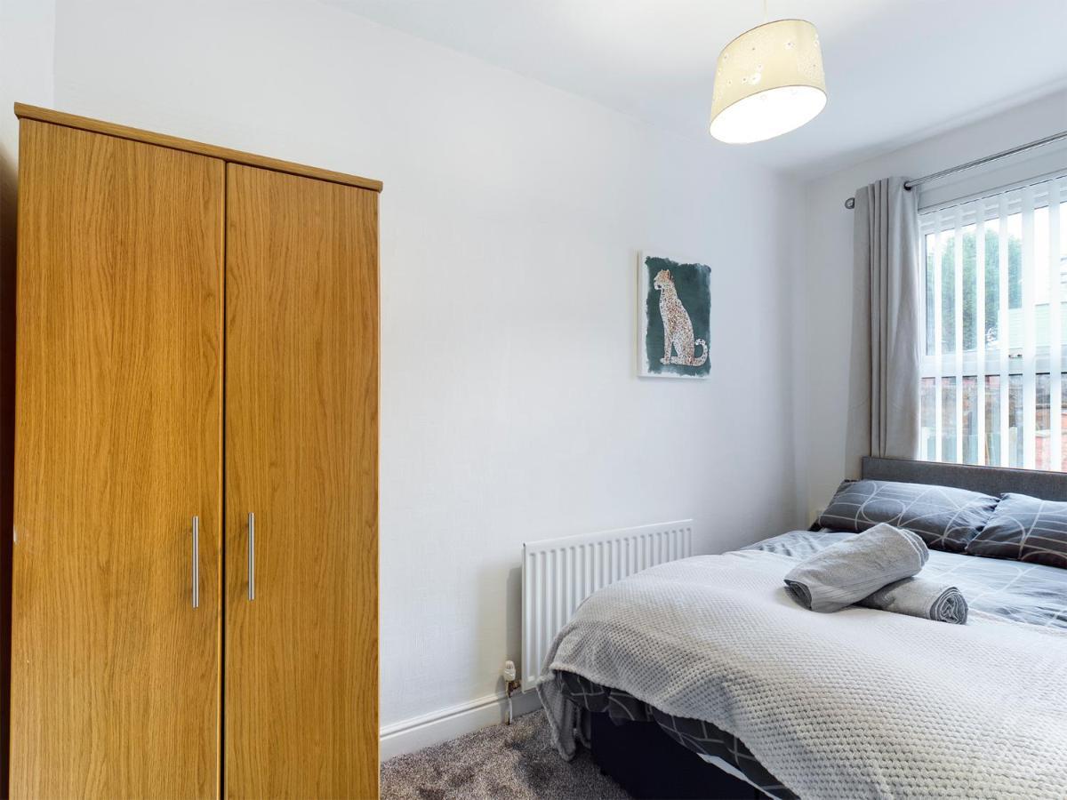 Cheerful 3 Bedroom Home With Free Parking And Wifi Chester Exterior photo