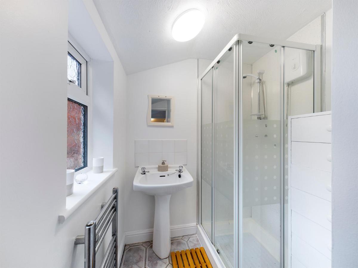 Cheerful 3 Bedroom Home With Free Parking And Wifi Chester Exterior photo